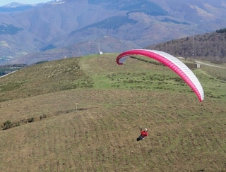  En una aventura en parapenle 
